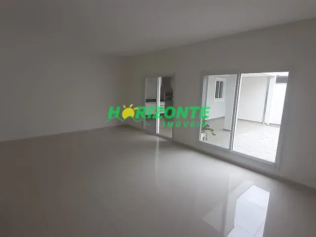 Sobrado com 250m² 3 quartos e 4 banheiros, para alugar, no bairro Urbanova em São José dos Campos