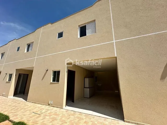 Sobrado 2 quartos e 3 banheiros, à venda, no bairro Monte Castelo em Campo Grande