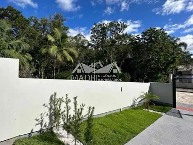 Sobrado 3 quartos e 3 banheiros, à venda, no bairro Aririú em Palhoça