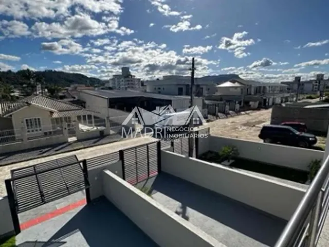Sobrado 3 quartos e 3 banheiros, à venda, no bairro Aririú em Palhoça