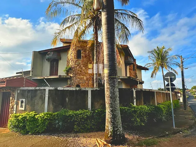 Sobrado com 476m² 5 quartos e 3 banheiros, à venda, no bairro Jardim Macarenko em Sumaré
