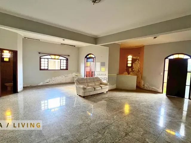Sobrado com 476m² 5 quartos e 3 banheiros, à venda, no bairro Jardim Macarenko em Sumaré