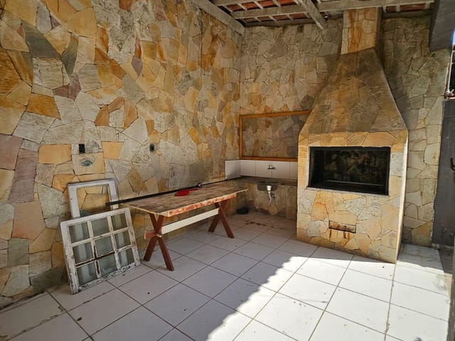 Sobrado com 330m² 4 quartos e 3 banheiros, à venda ou para alugar, no bairro Indaiá em Bertioga