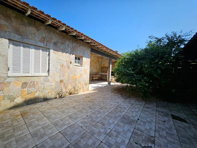 Sobrado com 330m² 4 quartos e 3 banheiros, à venda ou para alugar, no bairro Indaiá em Bertioga
