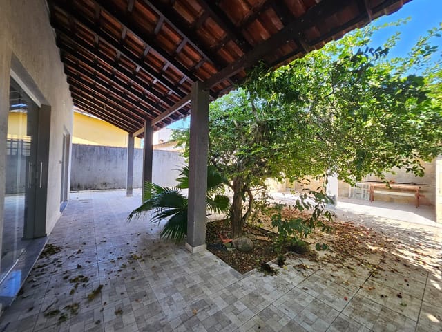 Sobrado com 330m² 4 quartos e 3 banheiros, à venda ou para alugar, no bairro Indaiá em Bertioga