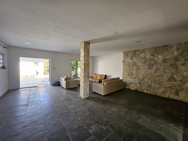 Sobrado com 330m² 4 quartos e 3 banheiros, à venda ou para alugar, no bairro Indaiá em Bertioga
