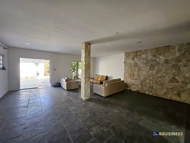 Sobrado com 330m² 4 quartos e 3 banheiros, à venda ou para alugar, no bairro Indaiá em Bertioga