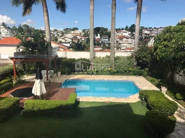 Sobrado com 1200m² 4 quartos e 6 banheiros, à venda, no bairro Vila Oliveira em Mogi das Cruzes