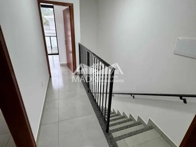 Sobrado com 180m² 3 quartos e 3 banheiros, à venda, no bairro Areias em São José