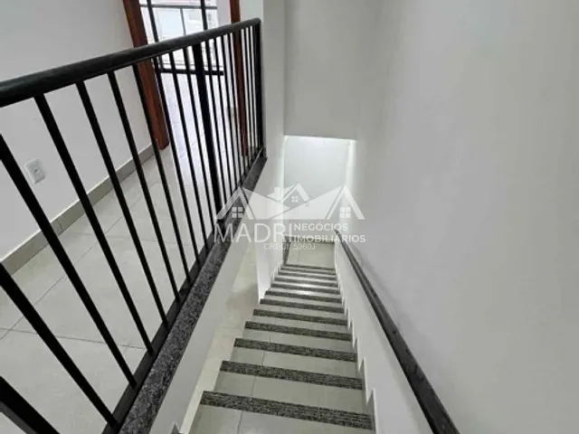 Sobrado com 180m² 3 quartos e 3 banheiros, à venda, no bairro Areias em São José