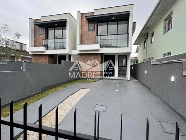 Sobrado com 180m² 3 quartos e 3 banheiros, à venda, no bairro Areias em São José