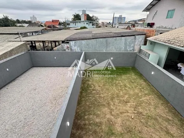 Sobrado com 180m² 3 quartos e 3 banheiros, à venda, no bairro Areias em São José