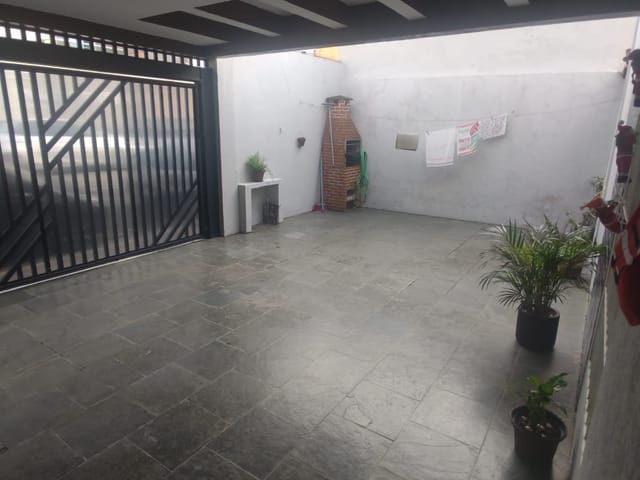 Foto do Sobrado - SOBRADO COM 3 DORMITÓRIOS A VENDA NO JARDIM INDEPENDÊNCIA. 3 VAGAS DE GARAGEM E PORTÃO AUTOMÁTICO. RUA SUPER TRANQUILA. | Sanches Imobiliária VIP