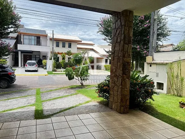 Sobrado com 300m² 4 quartos e 5 banheiros, à venda, no bairro Esplanada Independência em Taubaté