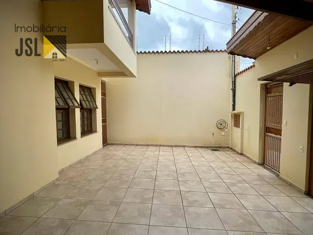 Sobrado com 280m² 3 quartos e 3 banheiros, à venda, no bairro Vila Naly em Caçapava