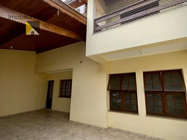 Sobrado com 280m² 3 quartos e 3 banheiros, à venda, no bairro Vila Naly em Caçapava