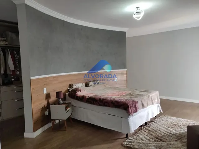 Sobrado com 10m² 3 quartos e 4 banheiros, à venda, no bairro Vila Zezé em Jacareí