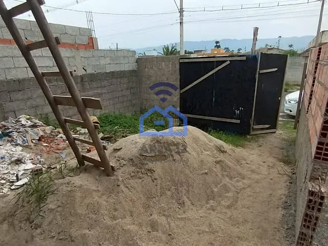 Sobrado 2 quartos e 1 banheiro, à venda, no bairro Golfinho em Caraguatatuba