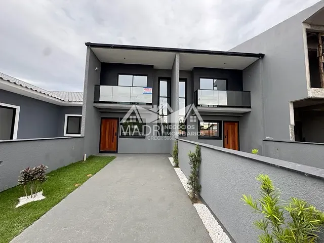 Sobrado com 100m² 3 quartos e 2 banheiros, à venda, no bairro Barra do Aririú em Palhoça