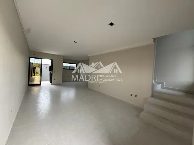 Sobrado com 100m² 3 quartos e 2 banheiros, à venda, no bairro Barra do Aririú em Palhoça