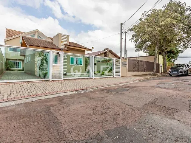 Sobrado com 339m² 6 quartos e 7 banheiros, à venda, no bairro Boqueirão em Curitiba
