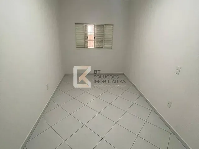 Sobrado com 130m² 4 quartos e 2 banheiros, à venda, no bairro Jardim Hubert em Indaiatuba