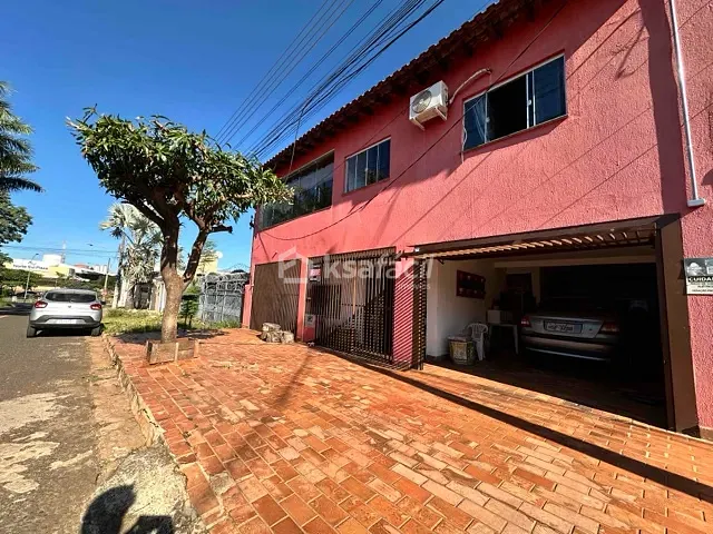 Sobrado com 400m² 6 quartos e 4 banheiros, à venda, no bairro Cohafama em Campo Grande