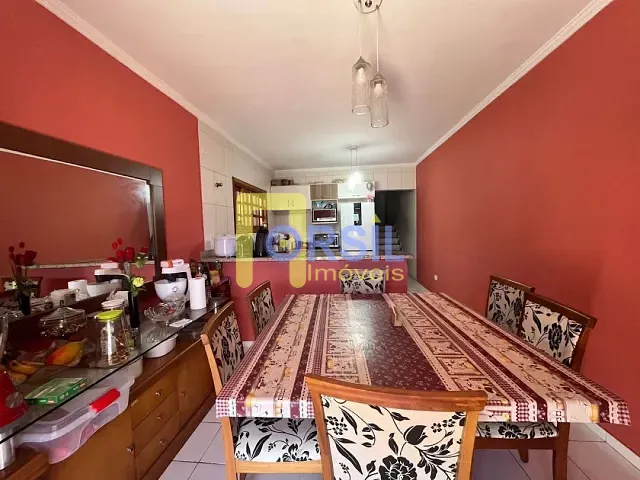 Sobrado com 250m² 3 quartos e 2 banheiros, à venda, no bairro Vila Suissa em Mogi das Cruzes