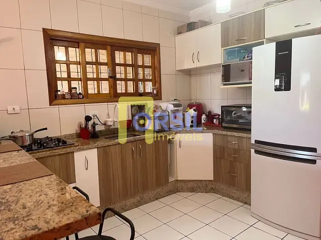 Sobrado com 250m² 3 quartos e 2 banheiros, à venda, no bairro Vila Suissa em Mogi das Cruzes