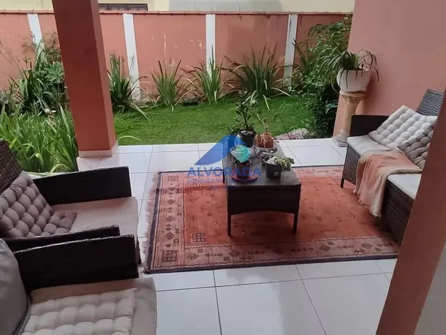 Sobrado com 375m² 4 quartos e 1 banheiro, à venda, no bairro Vila Zezé em Jacareí