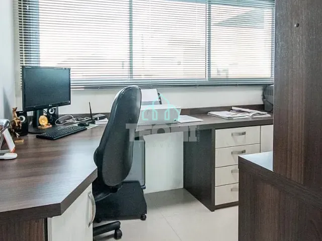 Sobrado com 600m² 4 quartos e 4 banheiros, à venda, no bairro Campos do Conde Versailles em Tremembé