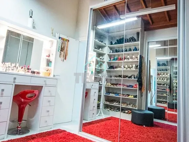 Sobrado com 600m² 4 quartos e 4 banheiros, à venda, no bairro Campos do Conde Versailles em Tremembé