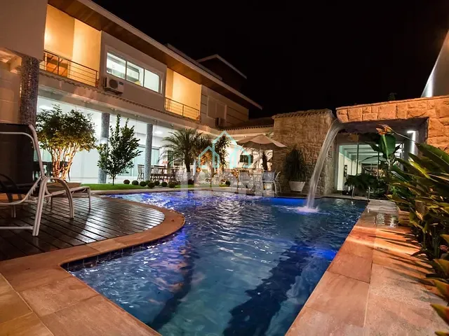 Sobrado com 600m² 4 quartos e 4 banheiros, à venda, no bairro Campos do Conde Versailles em Tremembé