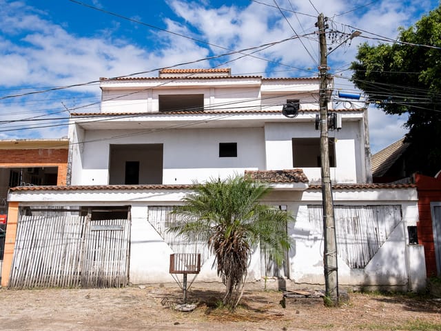 Casa com 346m² 4 quartos e 2 banheiros, à venda, no bairro Três Vendas em Pelotas