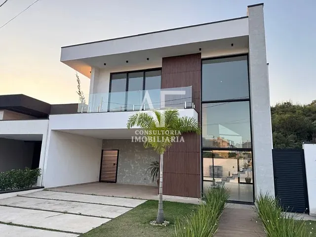 Sobrado com 304m² 3 quartos e 5 banheiros, à venda, no bairro Itapecerica em Taubaté