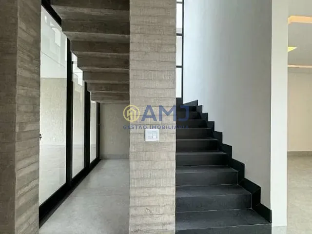 Sobrado com 406m² 5 quartos e 5 banheiros, à venda, no bairro Jardins Madri em Goiânia