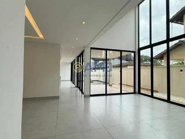 Sobrado com 406m² 5 quartos e 5 banheiros, à venda, no bairro Jardins Madri em Goiânia