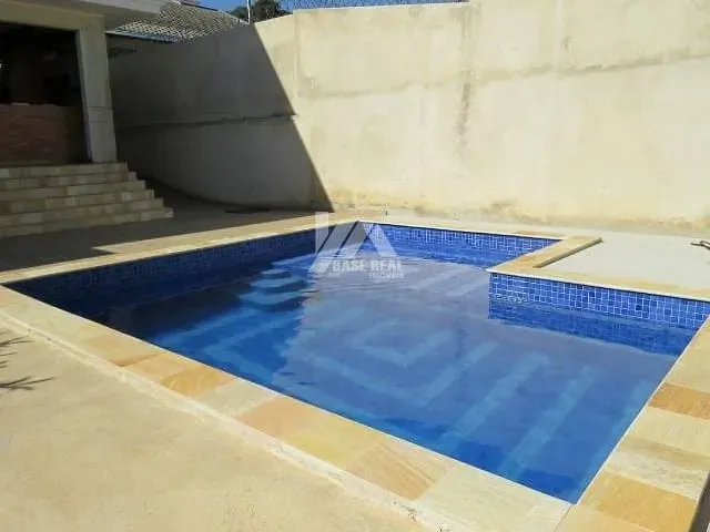 Sobrado com 462m², à venda, no bairro Ronda em Ponta Grossa