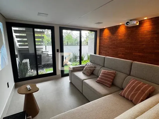 Sobrado com 208m² 3 quartos e 4 banheiros, à venda, no bairro Vila Rubens em Indaiatuba