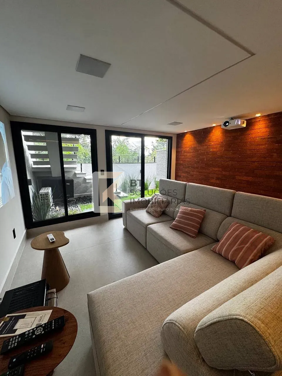 Sobrado, 3 quartos, 215 m² - Foto 2