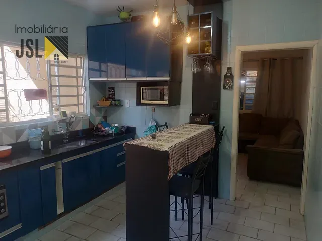 Sobrado com 150m² 4 quartos e 2 banheiros, à venda, no bairro Vila Bandeirantes em Caçapava