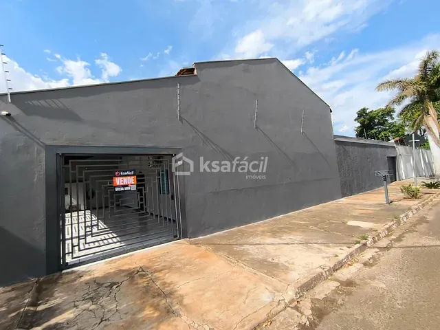 Sobrado com 360m² 5 quartos e 4 banheiros, à venda, no bairro Cohafama em Campo Grande
