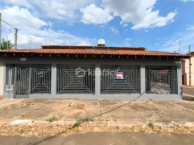 Sobrado com 360m² 5 quartos e 4 banheiros, à venda, no bairro Cohafama em Campo Grande