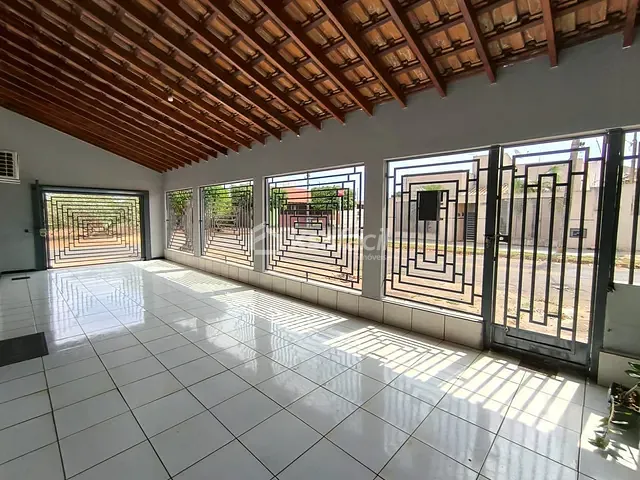 Sobrado com 360m² 5 quartos e 4 banheiros, à venda, no bairro Cohafama em Campo Grande