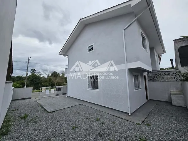 Sobrado 2 quartos e 2 banheiros, à venda, no bairro Bela Vista em Palhoça