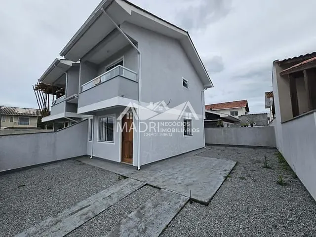 Sobrado 2 quartos e 2 banheiros, à venda, no bairro Bela Vista em Palhoça