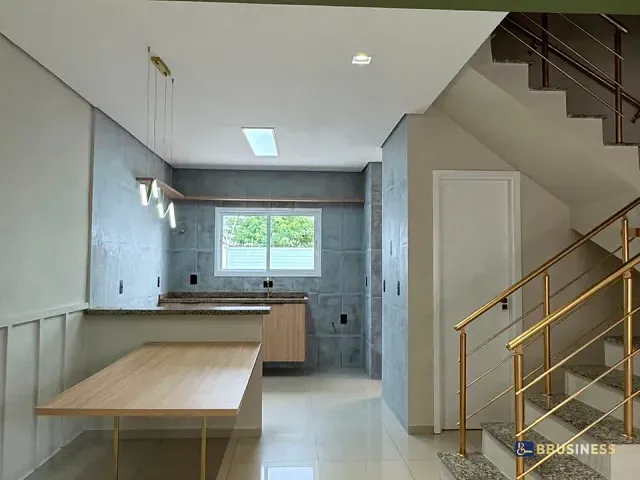 Sobrado com 77m² 2 quartos e 3 banheiros, à venda, no bairro Centro em Bertioga