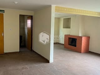 Foto do Sobrado-Sobrado para venda em Jardim Remo com 3 quartos, sendo 3 suítes, 239m²
