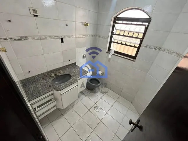 Sobrado com 337m² 4 quartos e 2 banheiros, à venda, no bairro Indaiá em Caraguatatuba
