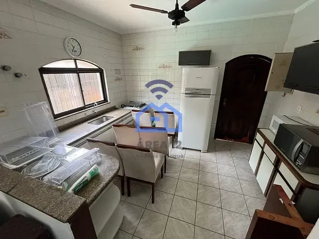 Sobrado com 337m² 4 quartos e 2 banheiros, à venda, no bairro Indaiá em Caraguatatuba